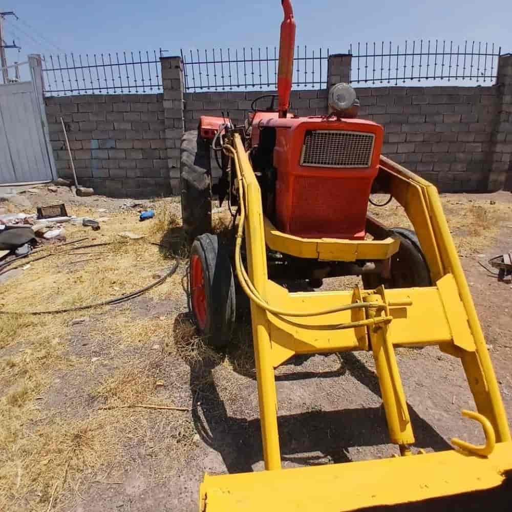 Tractor with envelope ready to work, suitable for poultry and cattle farming
